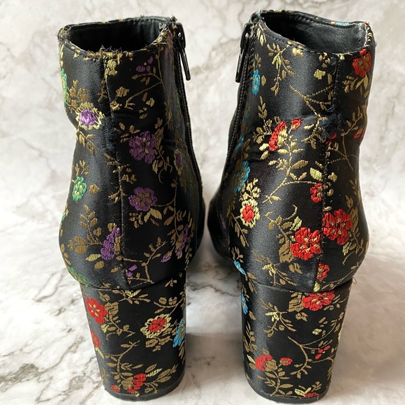 Boots - Picture 3 of 4